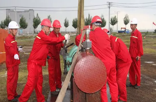 《油气输送管道保护和安全监管职责分工》和《2015年油气输送管道隐患整治攻坚战工作要点》