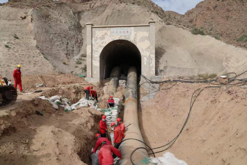 西气东输成功实施国内首例隧道变形管道应力释放作业