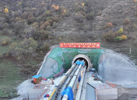 西气东输二三线果子沟管道工程隧道TBM累计掘进破万米
